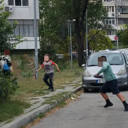 "Кога стана нормално?": Деца псуваха и обиждаха жена на площадка във Варна