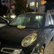 Блъснаха паркирана кола в София, после разбиха стъклото ѝ с камък СНИМКИ