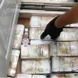 Пачки и луксозни часовници: Откриха 3,2 млн. евро, зазидани в жилище! ВИДЕО