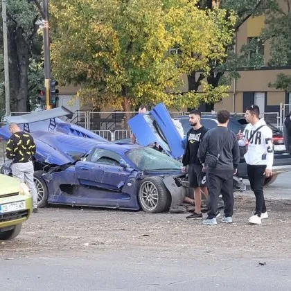 Суперкола се размаза в София, огражденията са пометени СНИМКИ