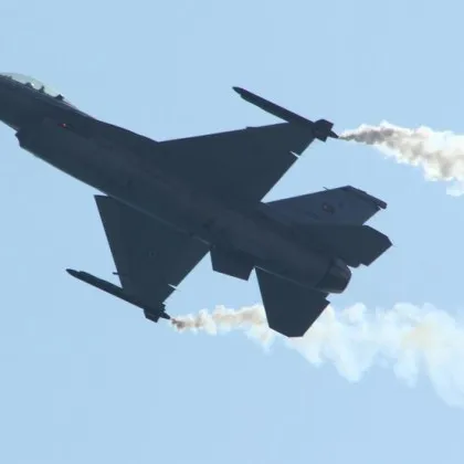 Румъния вдигна два F-16 заради въздушна цел край Галац