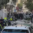 Експлозия в жилищна сграда в центъра на Атина, трима са ранени СНИМКИ