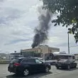 Пожар в склад за сладолед в Бургас, проверяват версия за незагасен фас ВИДЕО