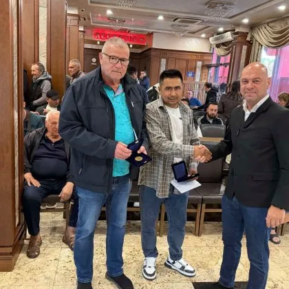 Кметът на Пловдив награди шофьор и кондуктор, станали пример за човечност