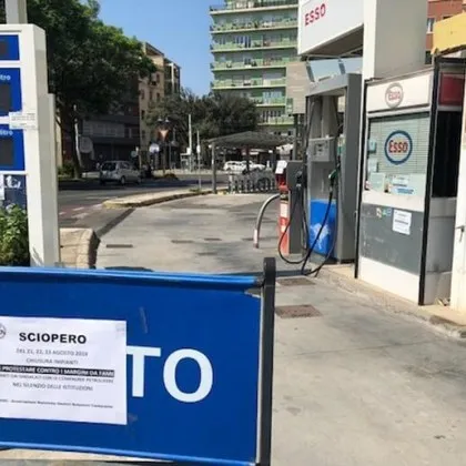 Стотици камиони на протест срещу скъпите горива, Италия слага таван на цените