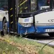 Автобус на градския транспорт във Варна катастрофира, има ранени, сред тях и дете СНИМКИ