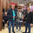 Кметът на Пловдив награди шофьор и кондуктор, станали пример за човечност