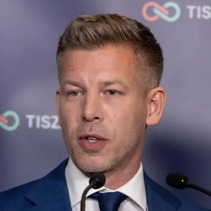 Свалиха имунитета на унгарския премиер Петер Мадяр заради хвърлен телефон в Дунав
