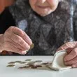 Мобилен оператор начисли 50 евро месечна такса на възрастна жена с 400 евро пенсия