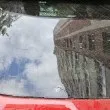 Посегателство или случайност? Жена намери колата си със спукано стъкло в София