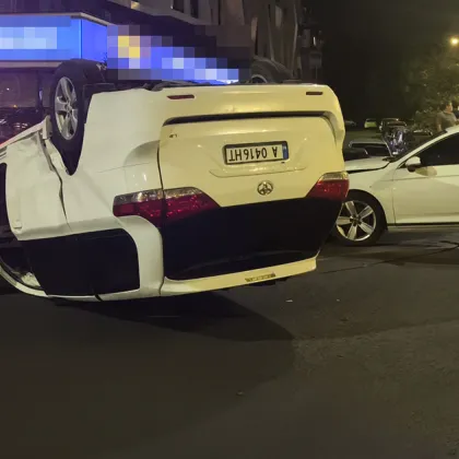 Джип се обърна по таван след удар с лек автомобил в Бургас ВИДЕО