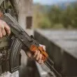 Маскирани стреляха по автобус, има много жертви и ранени