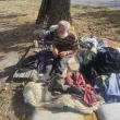 Възрастен мъж остана без дом след пожар, спи под открито небе СНИМКИ