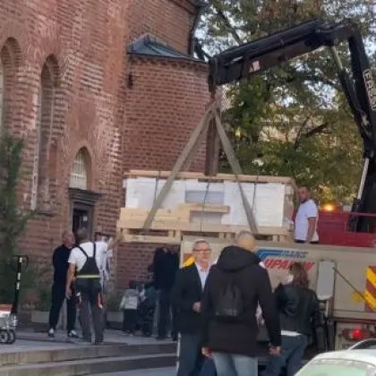 В София пристигна саркофагът, в който ще бъдат положени тленните останки на цар Самуил ВИДЕО
