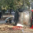 "Мерцедес" се обърна на една страна върху тротоар в Пловдив СНИМКИ