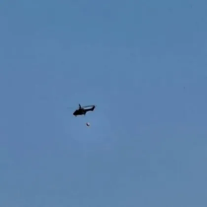 Военен хеликоптер се включи в гасенето на голям пожар в Хасковско