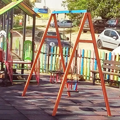Глутница кучета нападна майка с бебе до детска площадка във Варна
