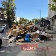 Столичен тротоар се превърна в сметище СНИМКИ