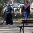"Казвай, бе": Пребиха паднал мъж в София посред бял ден ВИДЕО 18 +