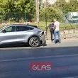 Електробус в София забърса лек автомобил СНИМКИ