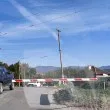 Руска рулетка на релсите: Джип заобиколи спусната бариера в Златица