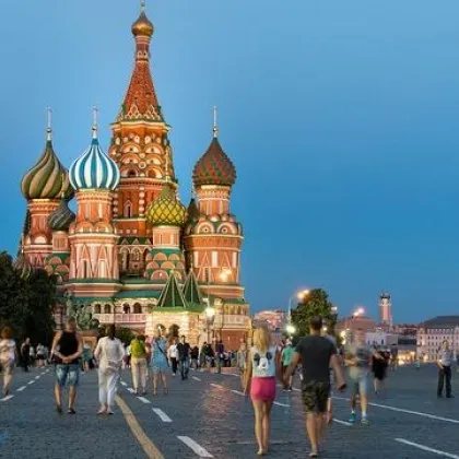 Тревога! Дронове и балони спряха полетите на четири летища в  Москва