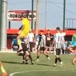 Юношески вратар свали съдия на земята като "Карате Кид"