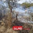 Стана ясно откъде е дошъл димът над Карлово, пламнаха треви във вилната зона СНИМКИ и ВИДЕА