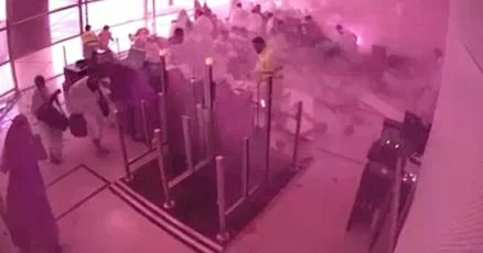 Саудитска Арабия под нова масирана офанзива с ракети и дронове, летището в Рияд остава парализирано