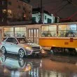 Трамвай отнесе кола край НДК СНИМКА