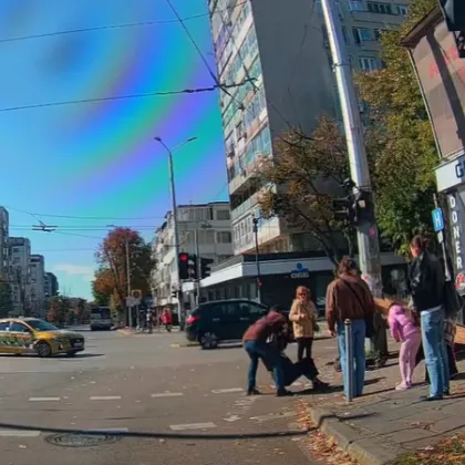 Жена бе затрупана от фасада на дюнерджийница ВИДЕО