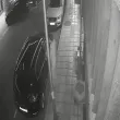 Мъж е заснет да рови в чужда кола през нощта, собственикът твърди за кражба ВИДЕО