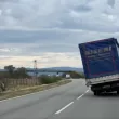 Смел камион бори ветровете във Сливенско, обстановката остава опасна и днес ВИДЕО