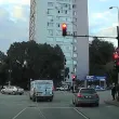 Кола и микробус профучаха на червено, размина им се на косъм ВИДЕО