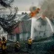 Огнен ад в Калифорния: Ураганни ветрове разпалват опожаряващи стихии, стотици домове са в капан