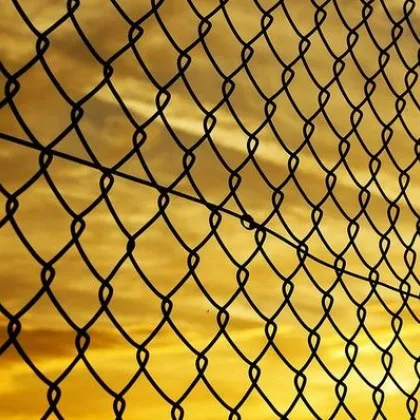 Пробив край руски самолет вдигна полицията на крак в Германия