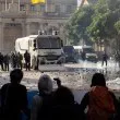 2000 задържани след размириците във Франция, Макрон с извънредно обръщение ВИДЕО