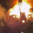 В пламъци рухна историческата кула на кметството на Лимож, над 1200 души са задържани  ВИДЕО