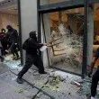 Плячката от погромите във Франция се появи онлайн: Властите погнаха платформите