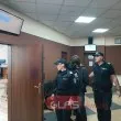 Решават дали 14-годишният, обвинен за убийството на майка си, да остане в ареста