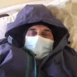 С яке и шапка в болничното легло: Пациент мръзне в кардиологията във Враца