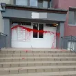 Вандали заляха с боя вход на жилищен блок във Варна
