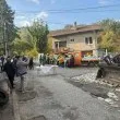 Питка, шампанско и багер: В Храбрино празнуват ремонт, чакан с поколения