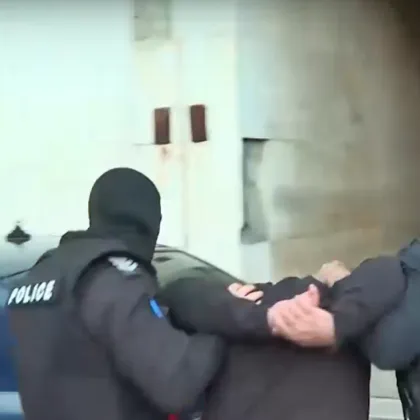 Докараха в СДВР заподозрените за смъртта на Слави Бинев ВИДЕО