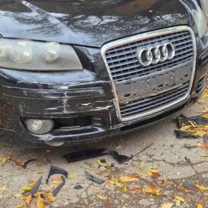&bdquo;Търси се шофьорът": Дама откри колата си блъсната и с липсващ номер СНИМКИ