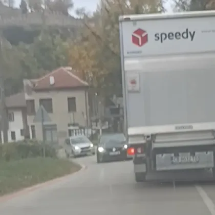 Камион на &bdquo;Спиди" върна цяла опашка нарушители на еднопосочен път ВИДЕО