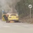 Автомобил пламна в движение, полиция и пожарна отцепиха района ВИДЕО