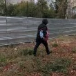 Твърдят, че мъж в черно е посегнал на момиче край метростанция