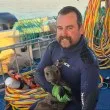 Австралийско приключение: Водолази спасиха кенгуру, плувало на над 3 километра навътре в морето