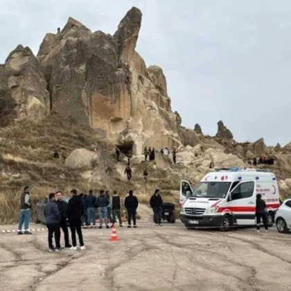 Двама загинаха при срутване на скална забележителност в Кападокия ВИДЕО